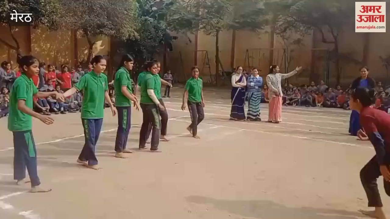 Meerut: A sports competition was organized at Trishla Devi Manohar Lal Girls Junior High School.