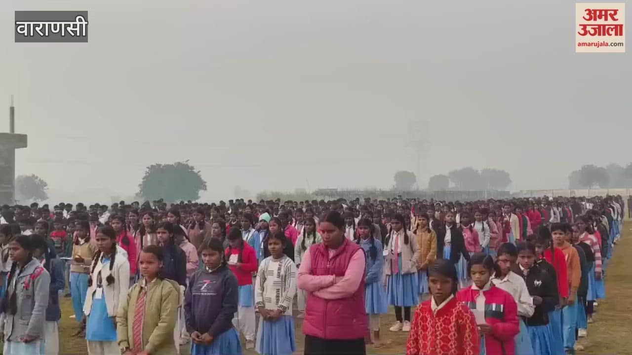 2000 students collectively sang Vande Mataram In Varanasi