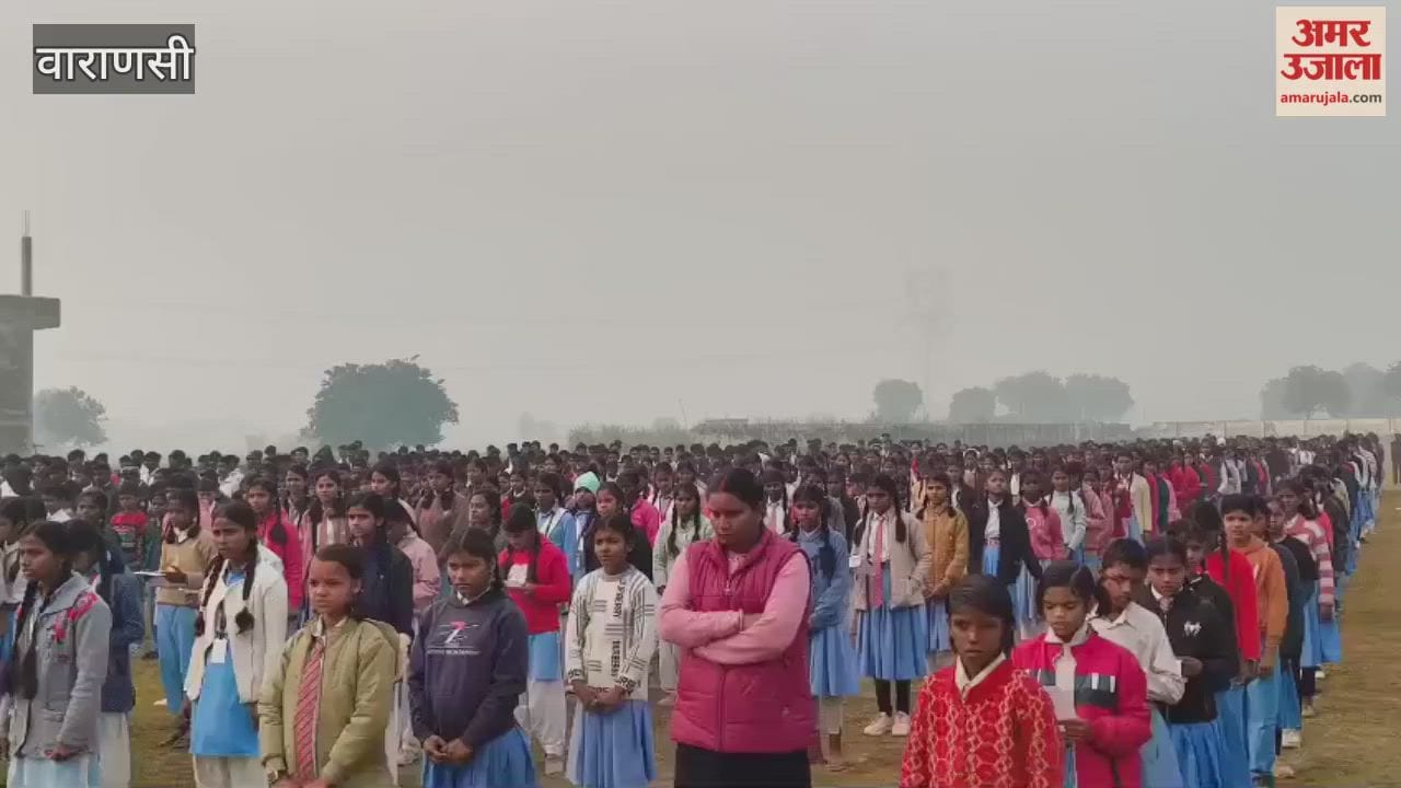 2000 students collectively sang Vande Mataram In Varanasi