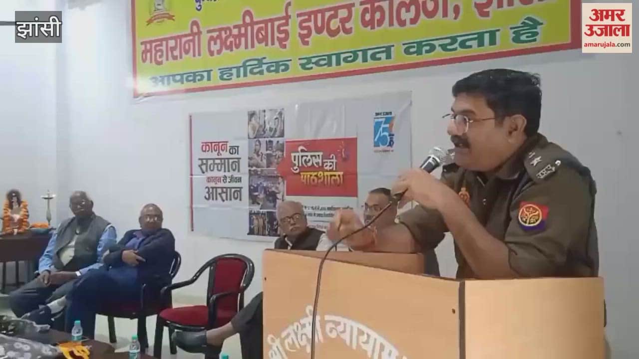 Jhansi: SP tells students at police school: We are ready to help you, just inform us.