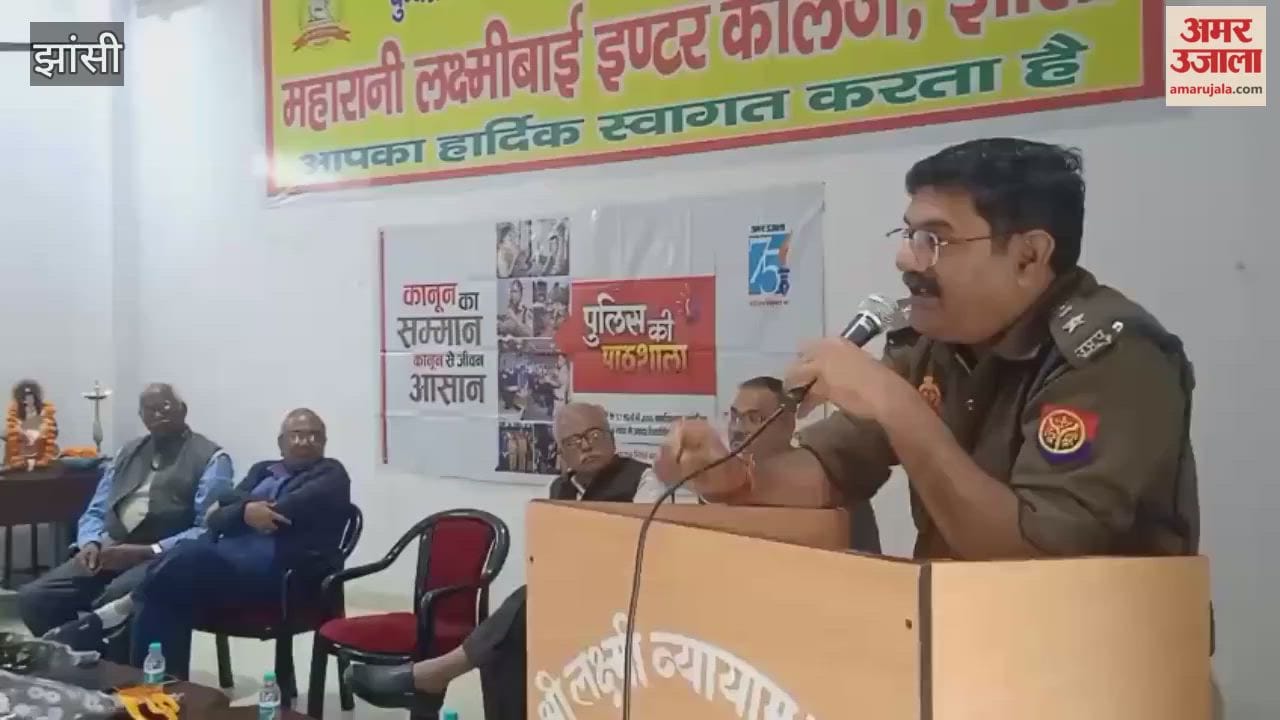 Jhansi: SP tells students at police school: We are ready to help you, just inform us.