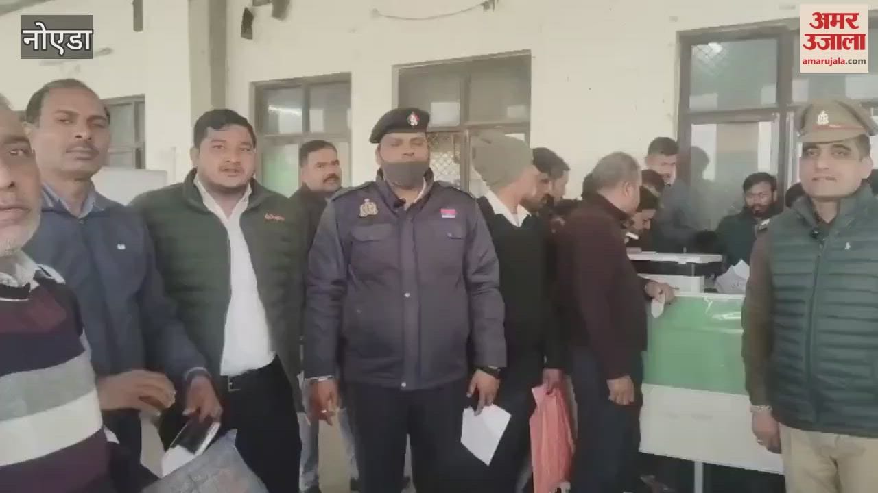 Crowd gathered in National Lok Adalat in Surajpur District Court