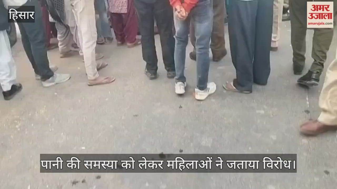 Women protest due to Water problem in Hisar