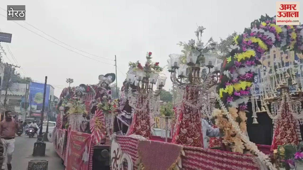A Tiranga Yatra with tableaux was taken out from Ramlila Bhawan, the Rasleela along with the Shiva Baraat mesmerized everyone.
