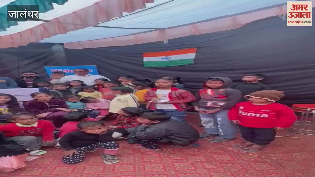 In Jalandhar, the Nai Udaan organization distributed tables, benches, and 500 notebooks at an evening school.