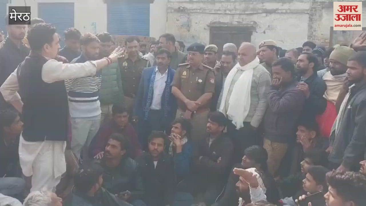 Meerut: Anti-social elements spat gutkha on Ambedkars signboard in Singhavali, leading to protests by villagers