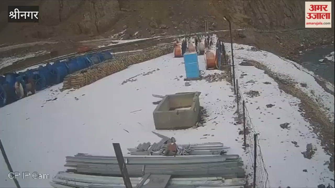 Tanker falls into river near Padras war memorial, driver injured