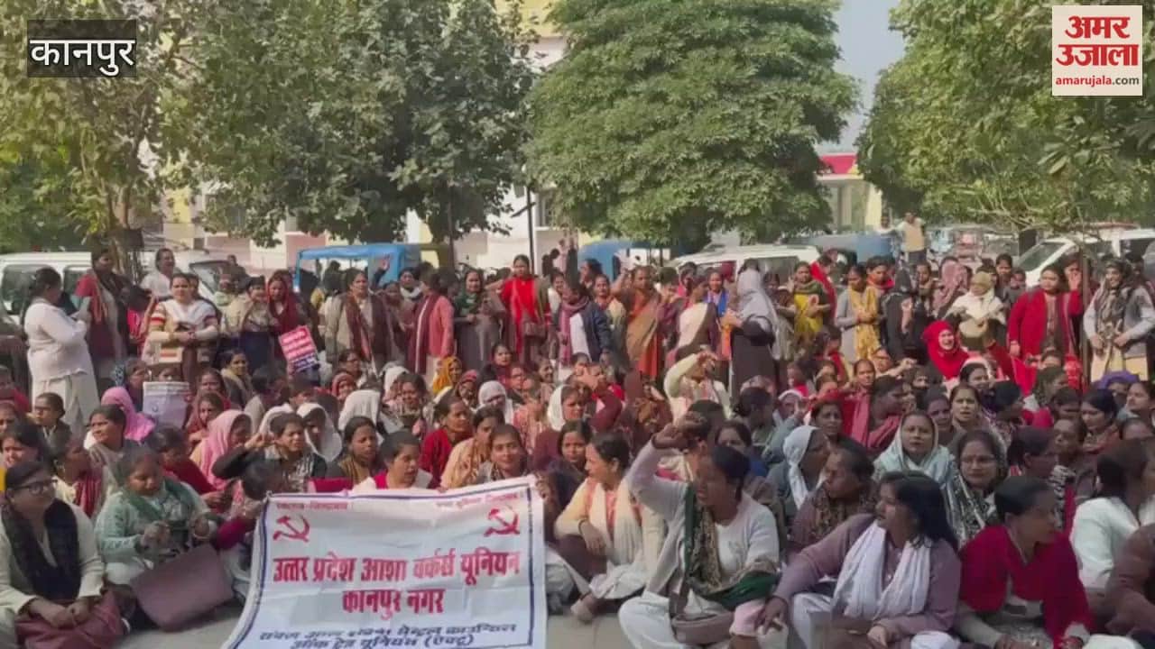 Kanpur: ASHA workers protest outside CMO office demanding permanent employment