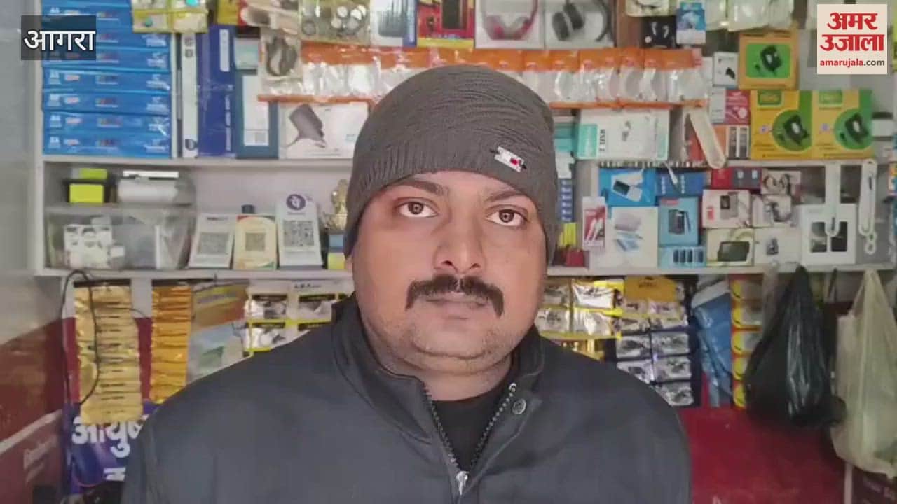 Laptop stolen from cyber cafe in broad daylight