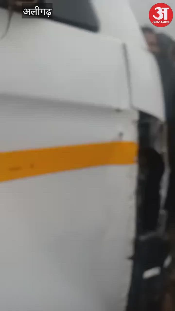 अलीगढ़: दवा लेने जा रहे कार सवारों में लोडर ने मारी टक्कर