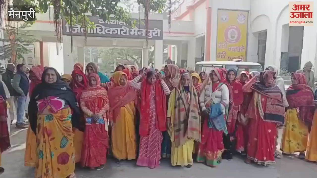 Villagers protest against liquor shop in mainpuri