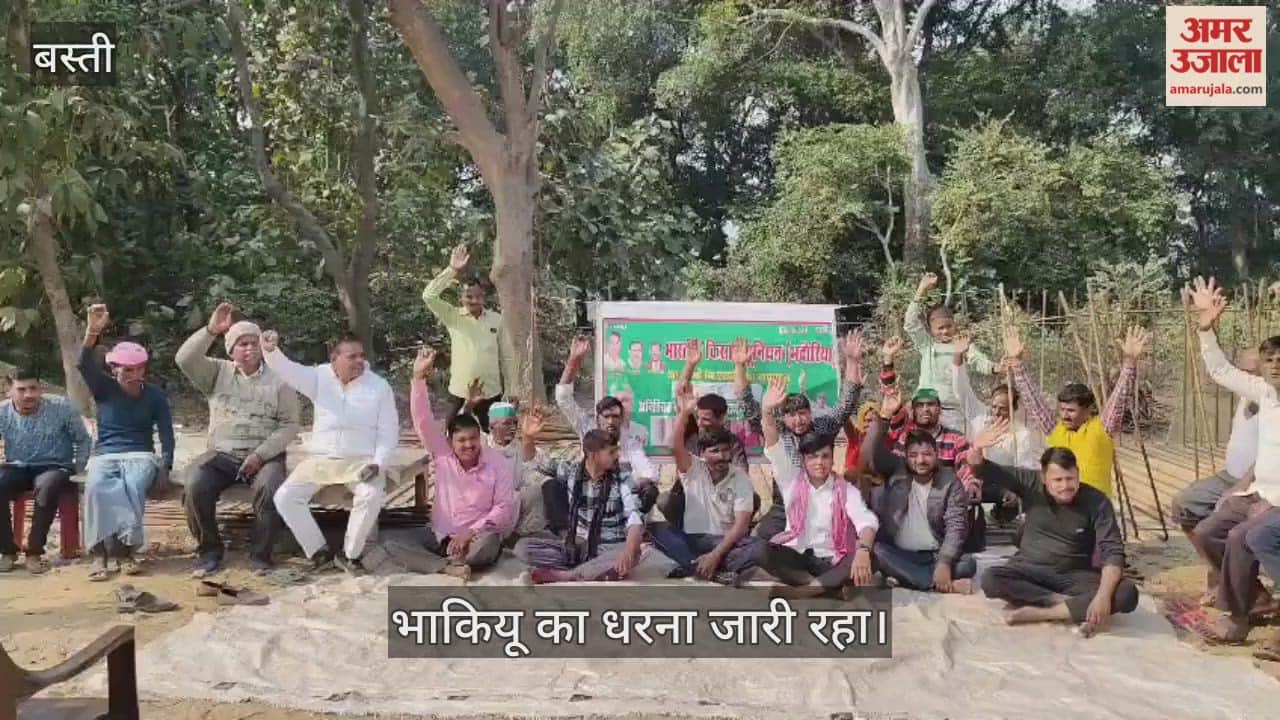 Demonstration by Bhakiyu and villagers for service road