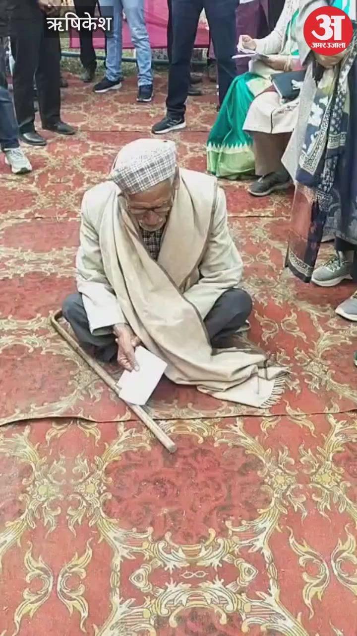 Rishikesh: बड़कोट से अपनी फरियाद लेकर उपजिलाधिकारी के पास पहुंचे 87 वर्षीय किशोरी लाल