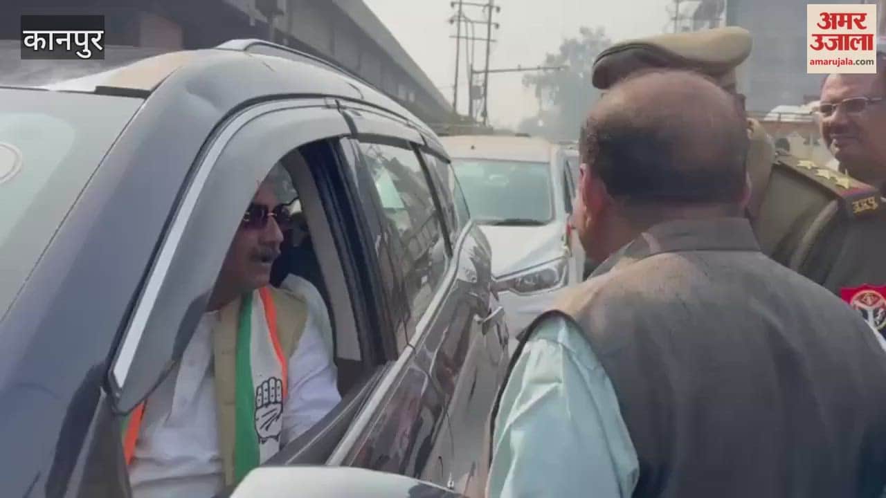 Congress rural district president stopped by police at border while on his way to Lucknow