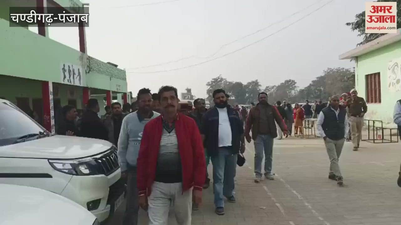 Congress and BJP leaders created a ruckus at the counting center in Gharohta block of Pathankot.