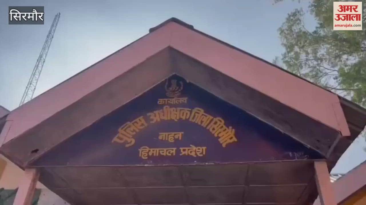 Sirmour Vehicles from other states are picking up passengers and taxi drivers are incurring losses despite paying taxes