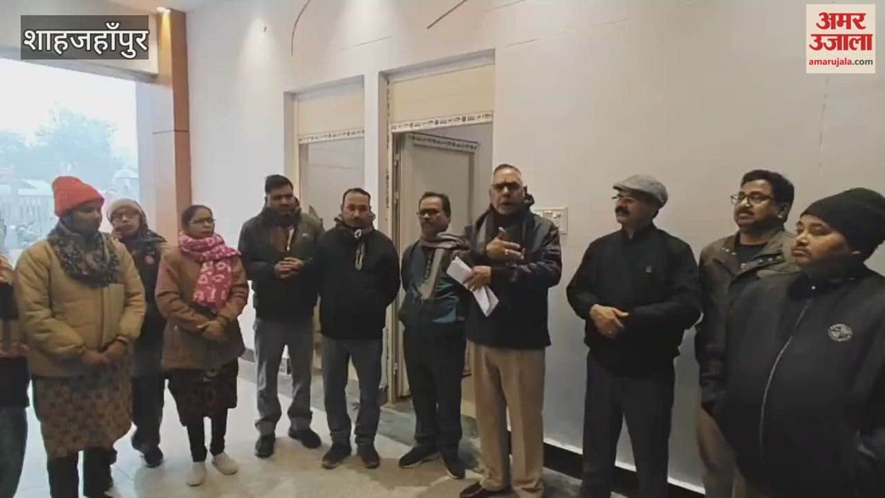 roadway workers protest against private bus operators in shahjahanpur