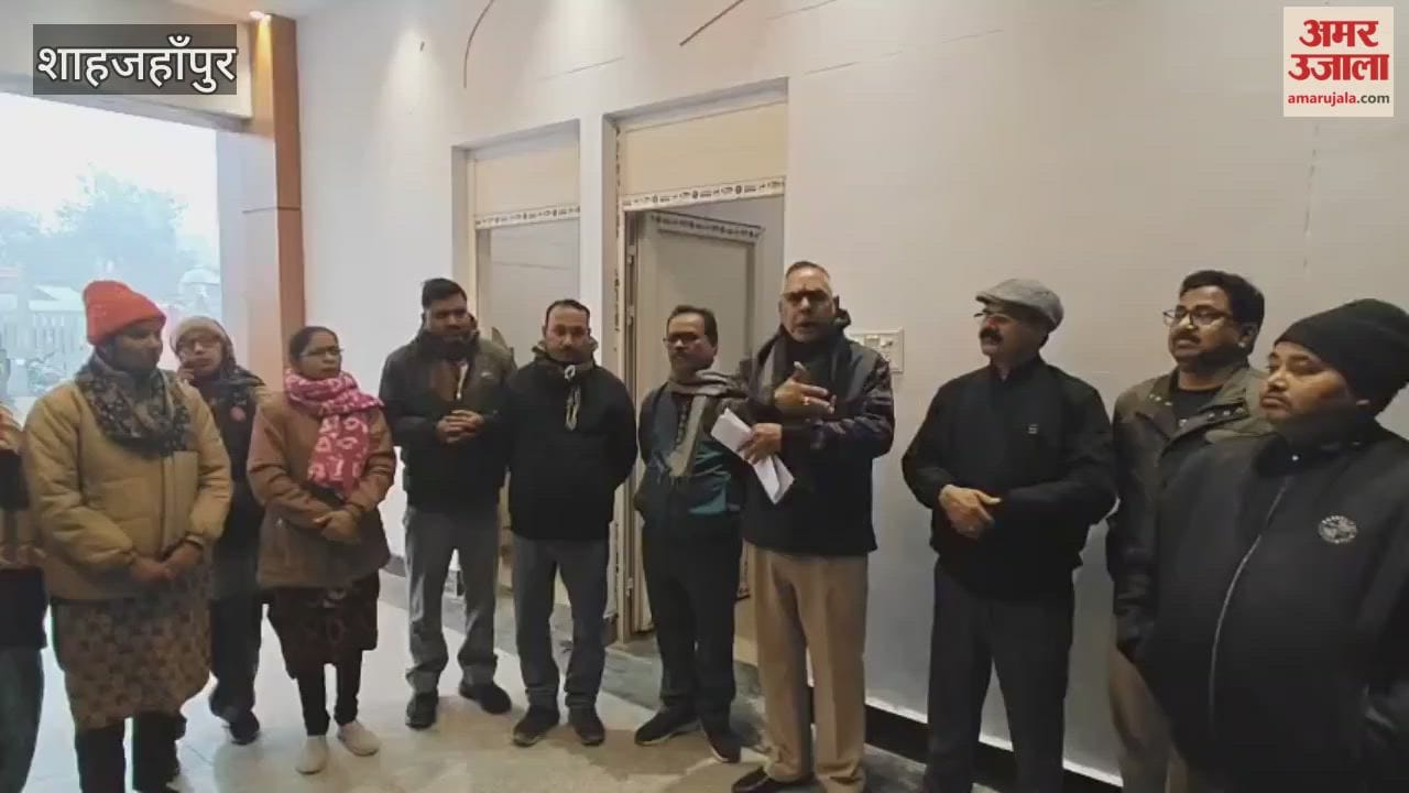 roadway workers protest against private bus operators in shahjahanpur