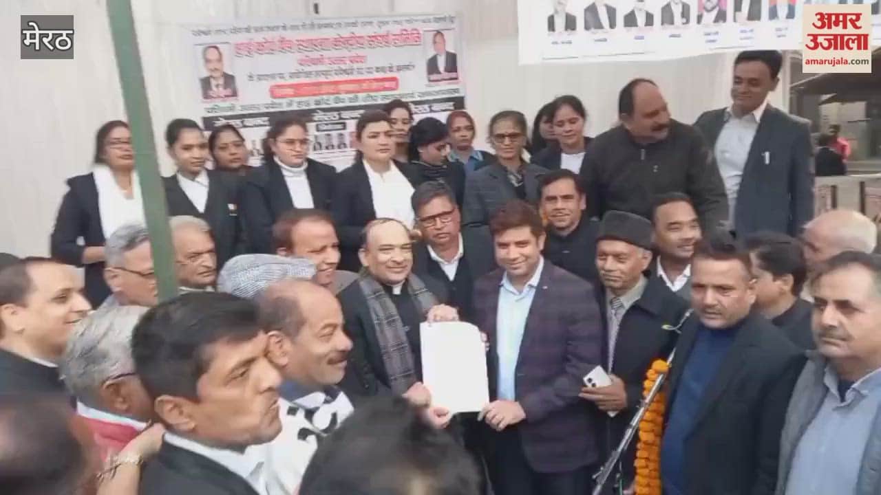 Meerut: The High Court Establishment Central Struggle Committee submitted a memorandum to the ADM City