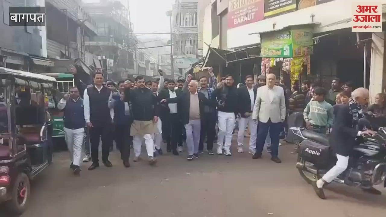 Baghpat: Advocates protest demanding a High Court bench, highway blocked for two hours