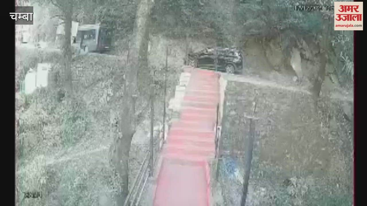 Video A vehicle full of tourists rolled backward several lives narrowly saved Dalhousie Chamba
