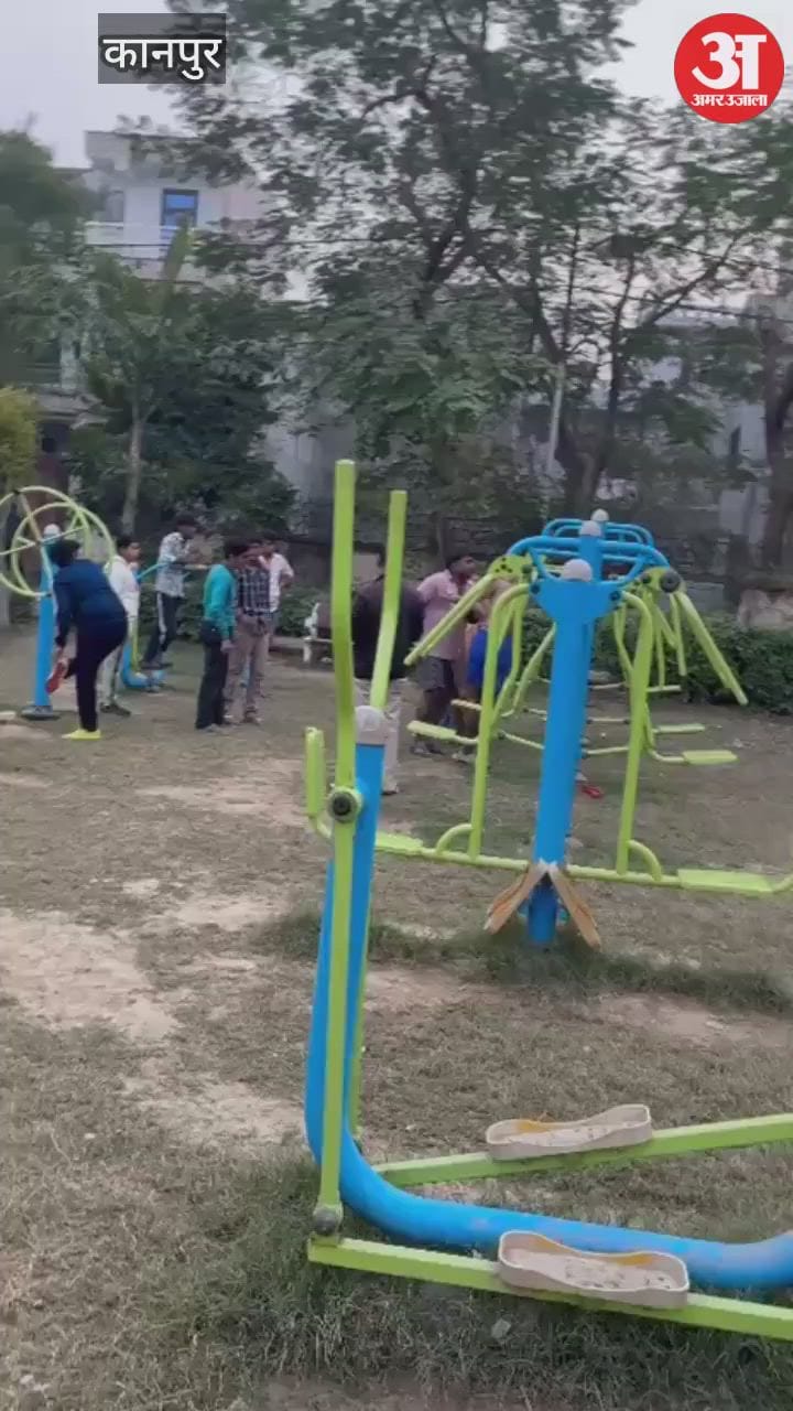 कानपुर: एक युवक की बेरहमी से बेल्ट और चप्पल से बीच सड़क पर की पिटाई