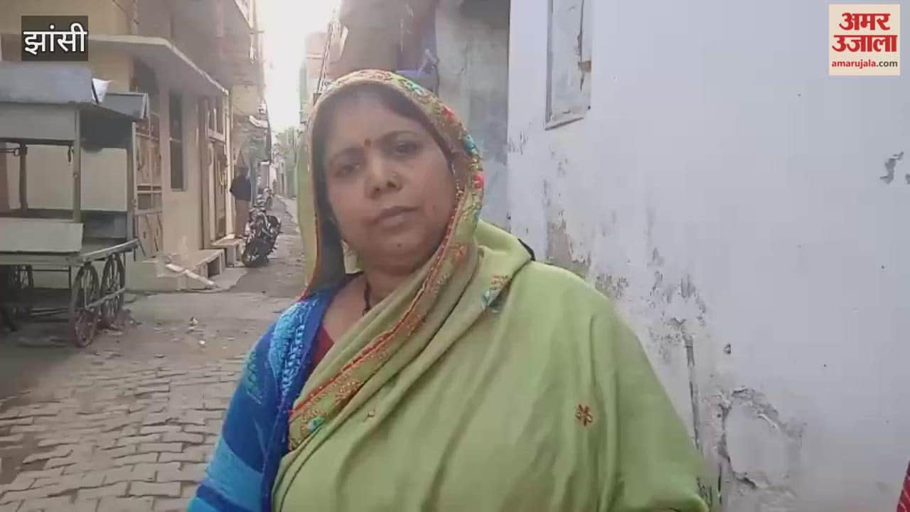 The road dug up a year ago in Jhansi Municipal Corporation Ward 40 could not be repaired.