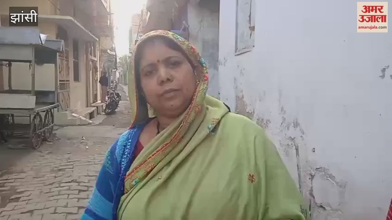 The road dug up a year ago in Jhansi Municipal Corporation Ward 40 could not be repaired.