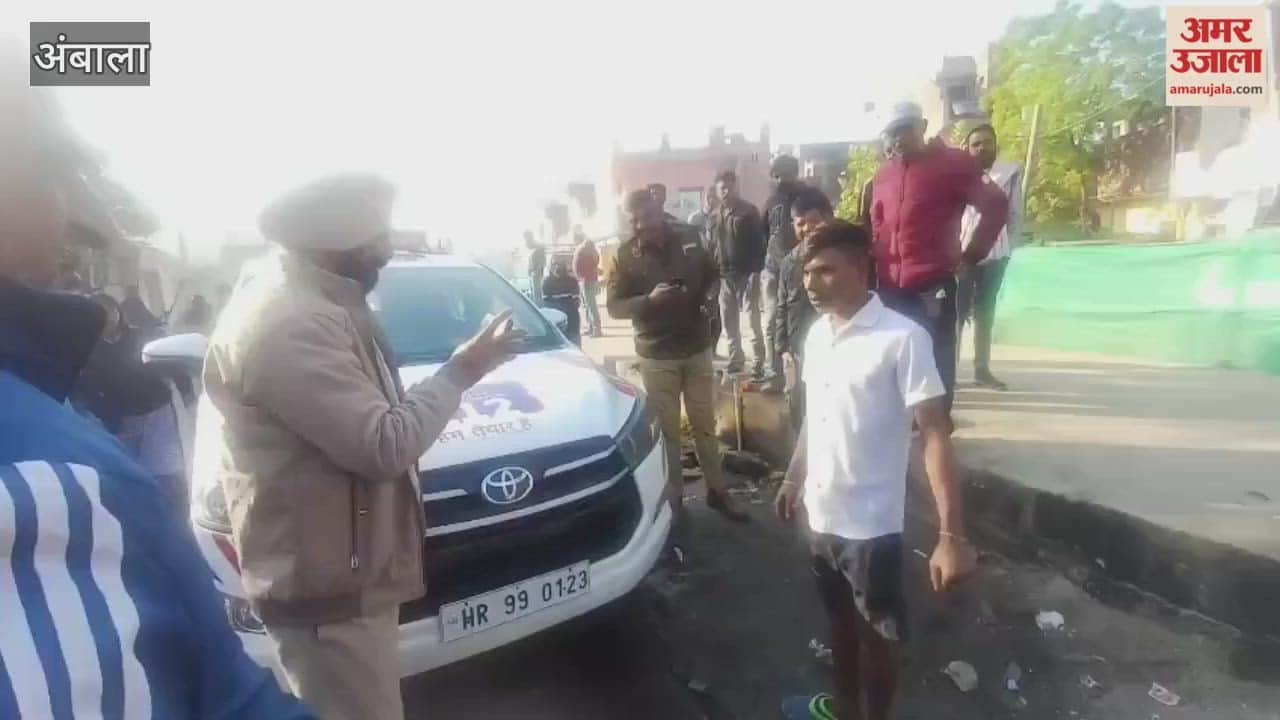 worker at the martyrs' memorial in Ambala was robbed of his mobile phone and Rs. 5 in cash at knifepoint.