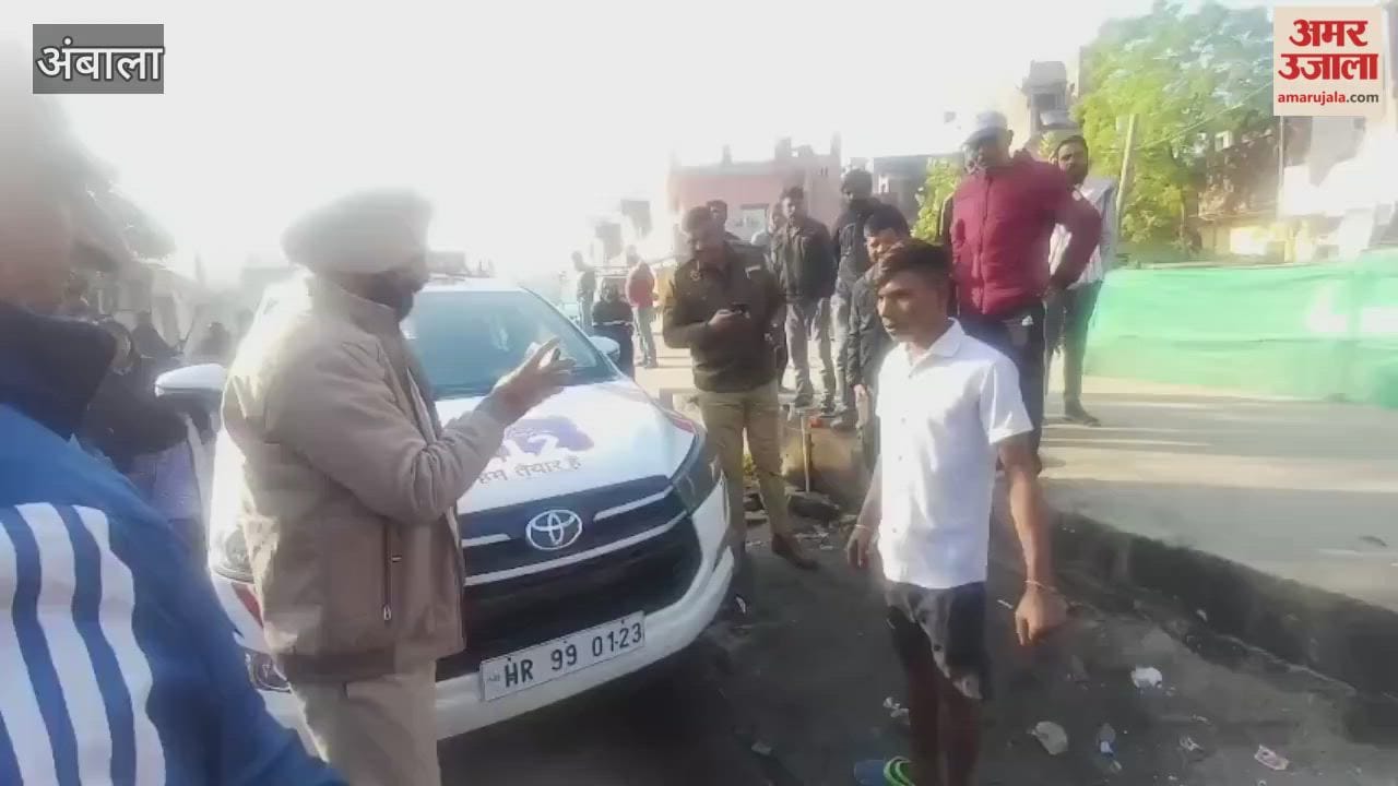 worker at the martyrs' memorial in Ambala was robbed of his mobile phone and Rs. 5 in cash at knifepoint.