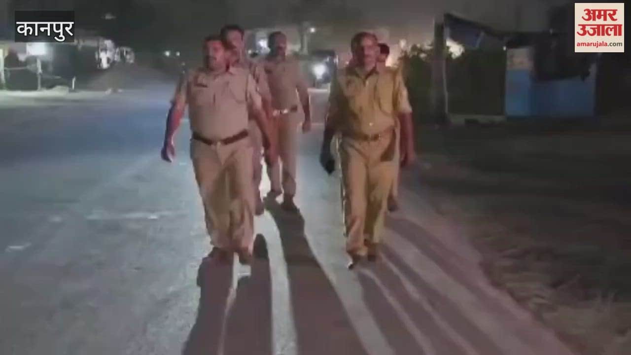 Thieves break into room, steal jewelry and cash