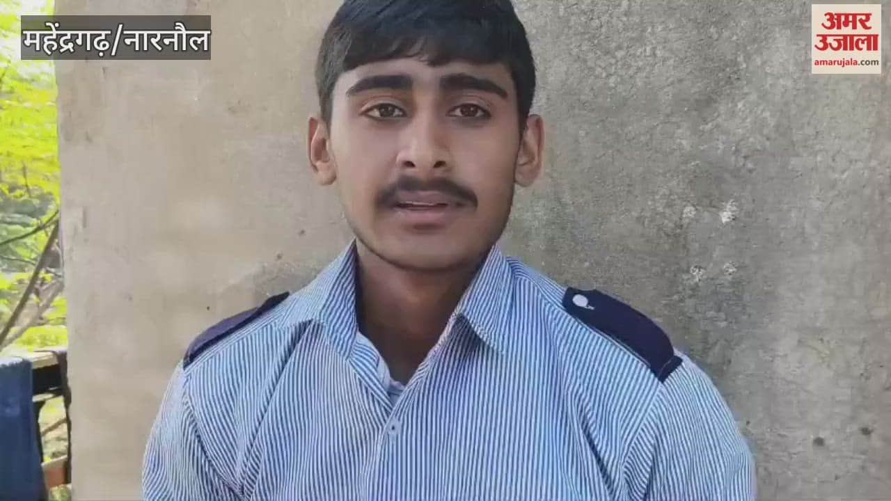 An ITI student in Narnaul has created an adjustable study table from wood, at a cost of just 500 rupees.