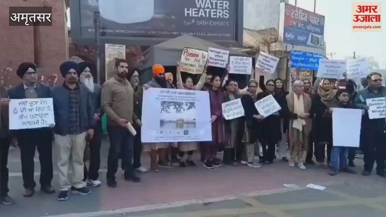 Various organizations held a march in Harimandir Sahib area to protest against garbage problem