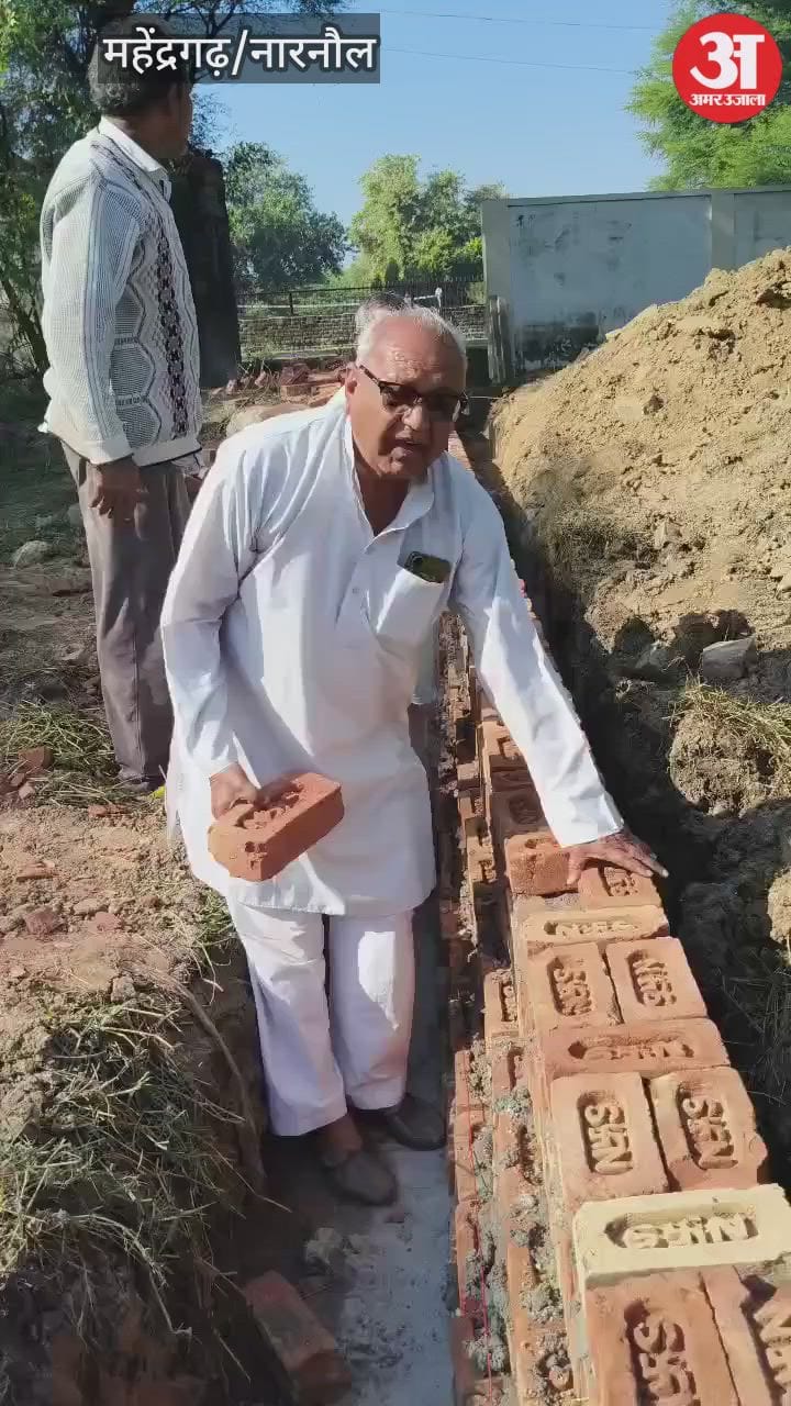 नारनौल:चहारदीवारी निर्माण में घटिया सामग्री प्रयोग करने पर ग्रामीणों ने ...