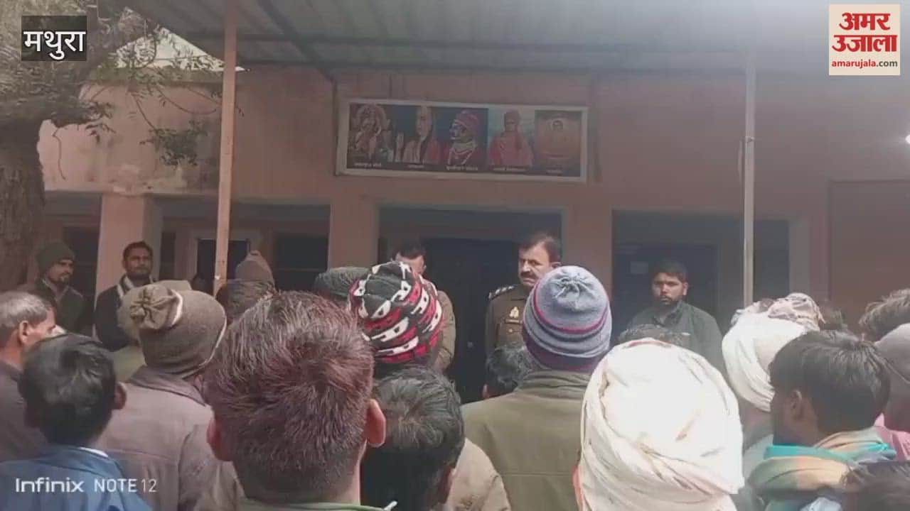 girl student protest for suspended principal and teacher