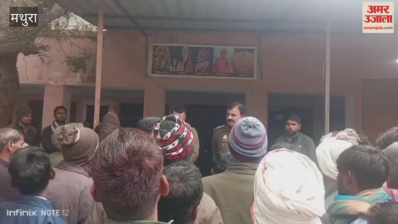 girl student protest for suspended principal and teacher