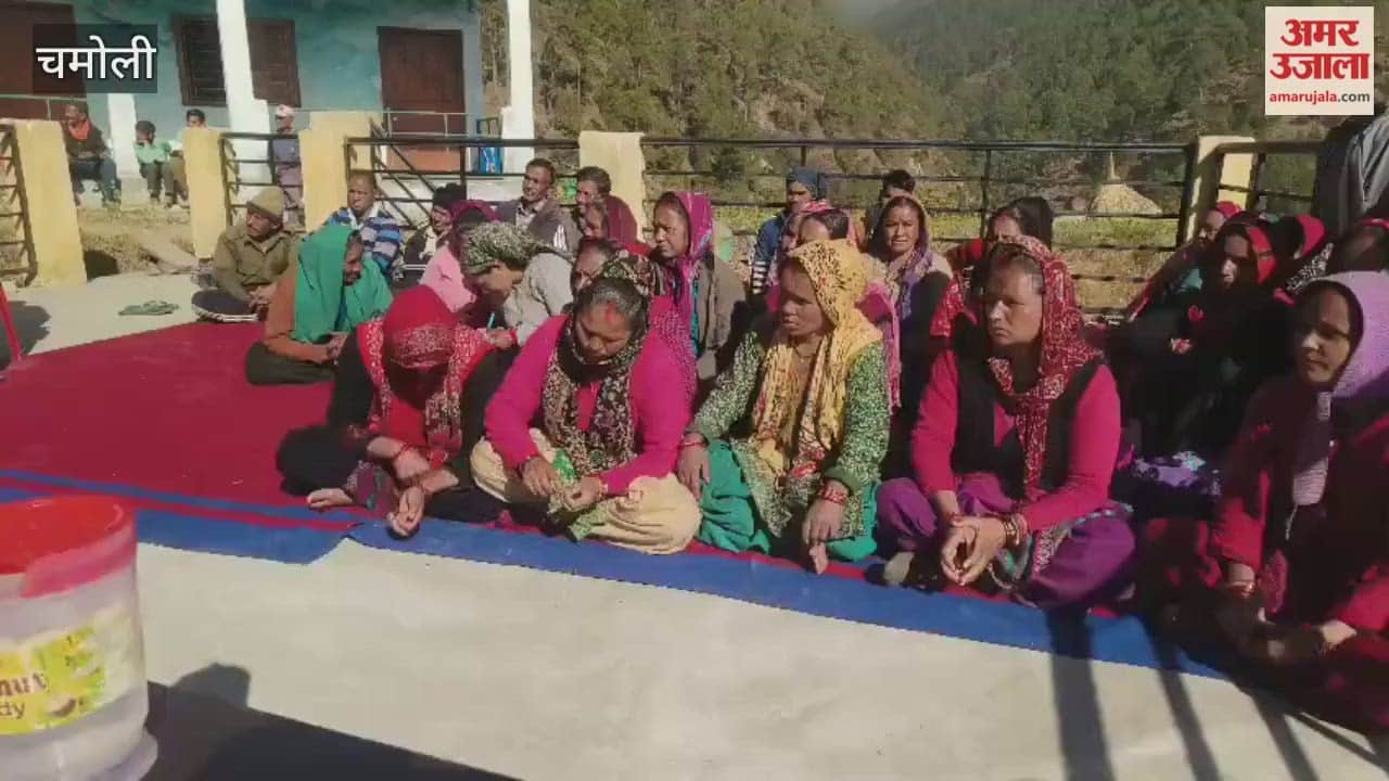 At public meeting in Dhungakholi village, issues menace of wild animals, drinking water, and electricity problems were raised.