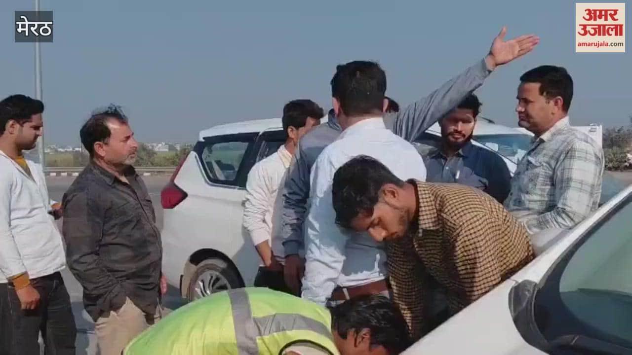 Two cars collided at Kashi toll plaza, resulting in a dispute.