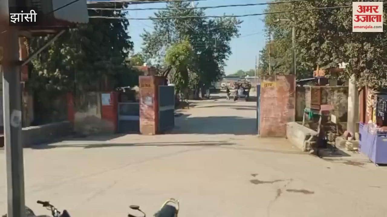 Tax evasion in Lalitpur's Mahroni Mandi, hundreds of quintals of soybean going to Madhya Pradesh without paying duty