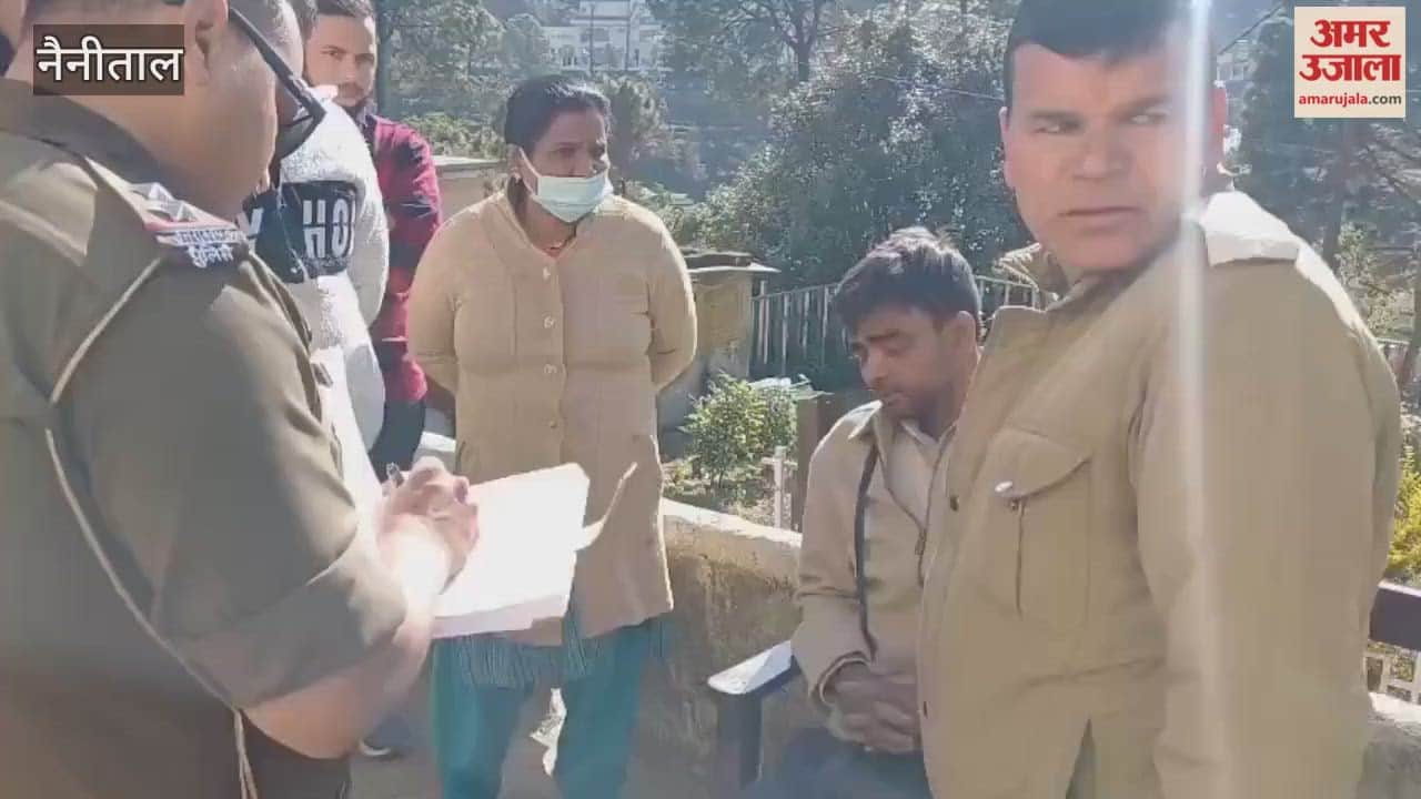 Scorpio going to Kainchi Dham fell into a ditch