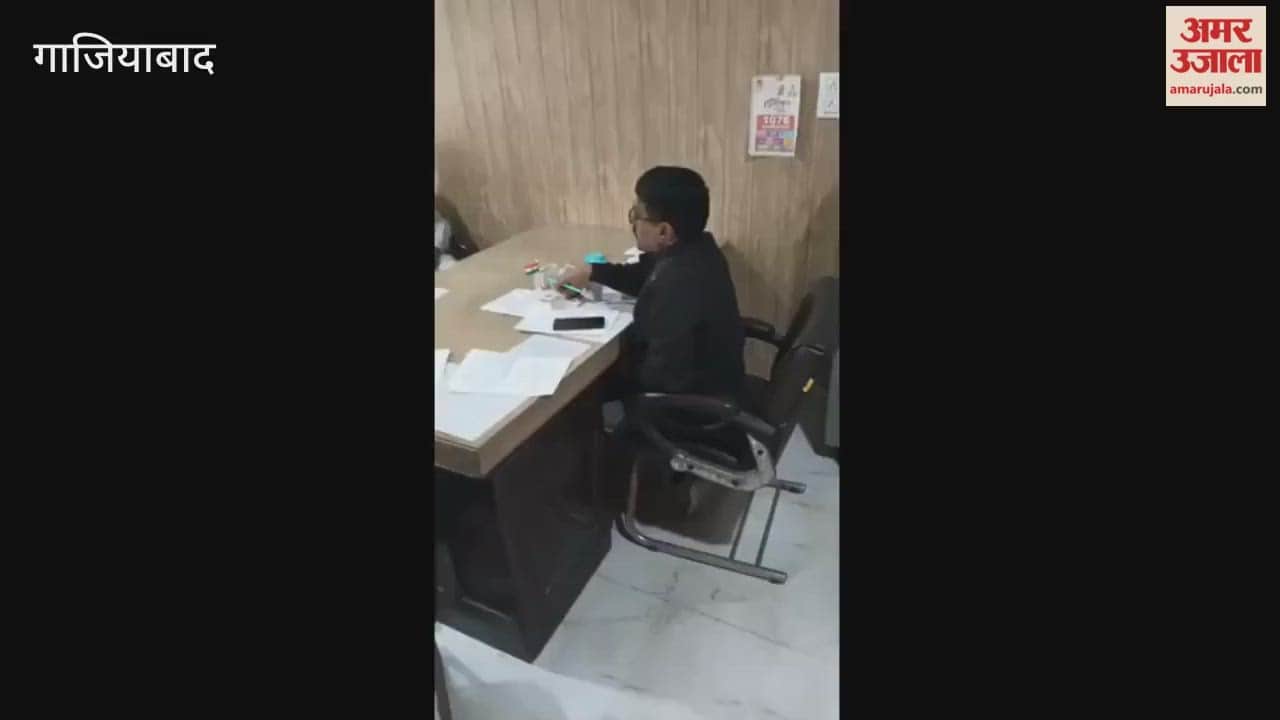 BKU workers staged protest at block office in Muradnagar to press for their demands