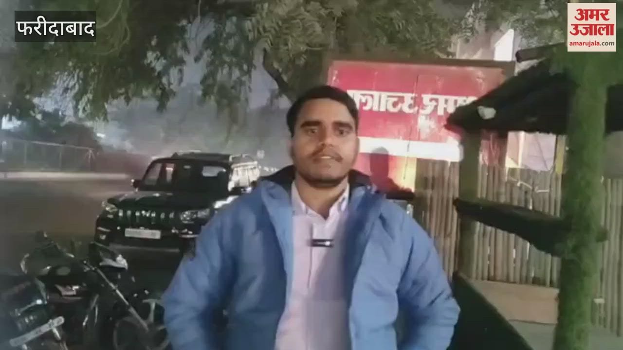 Heavy rush of vehicles near Delhi border due to non-delivery of petrol without PUC certificate.