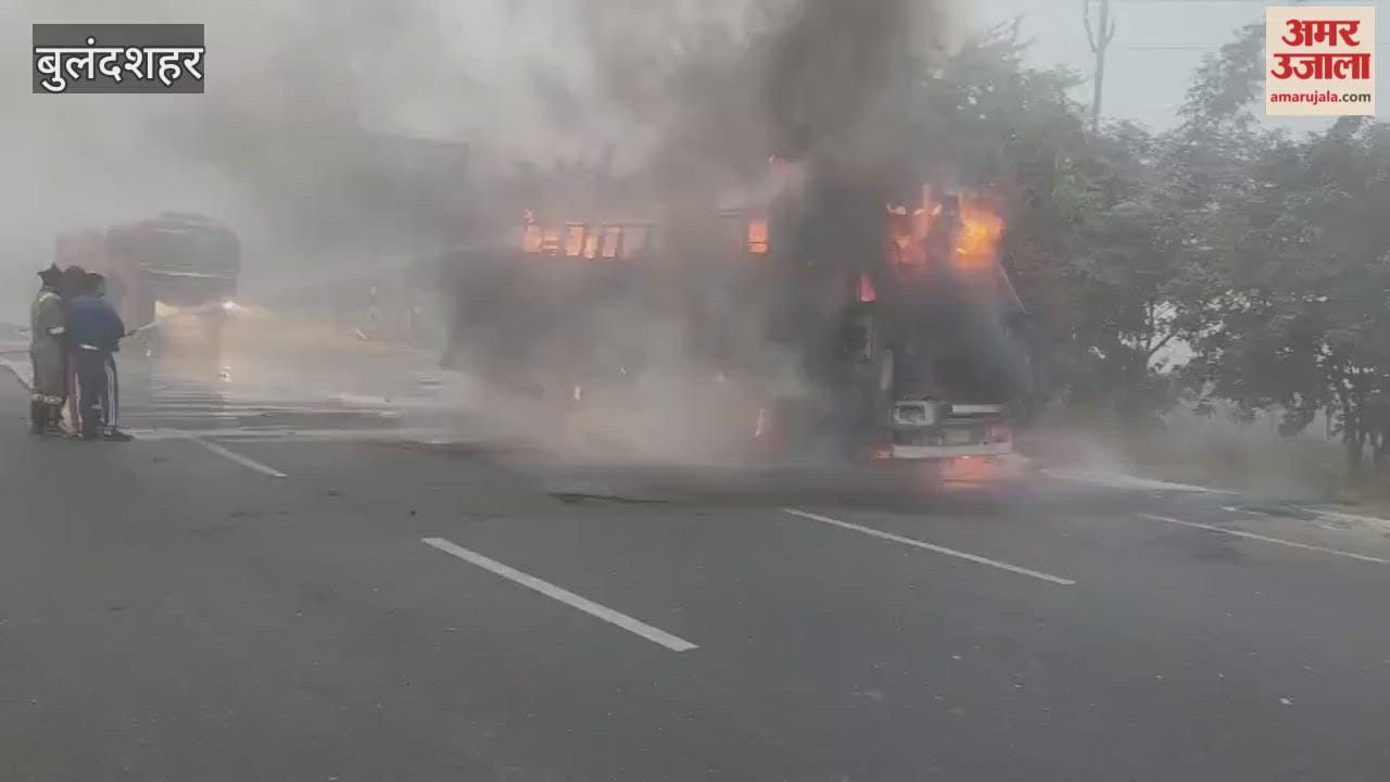 plastic doors loaded truck caught fire on  Bulandshahr highway
