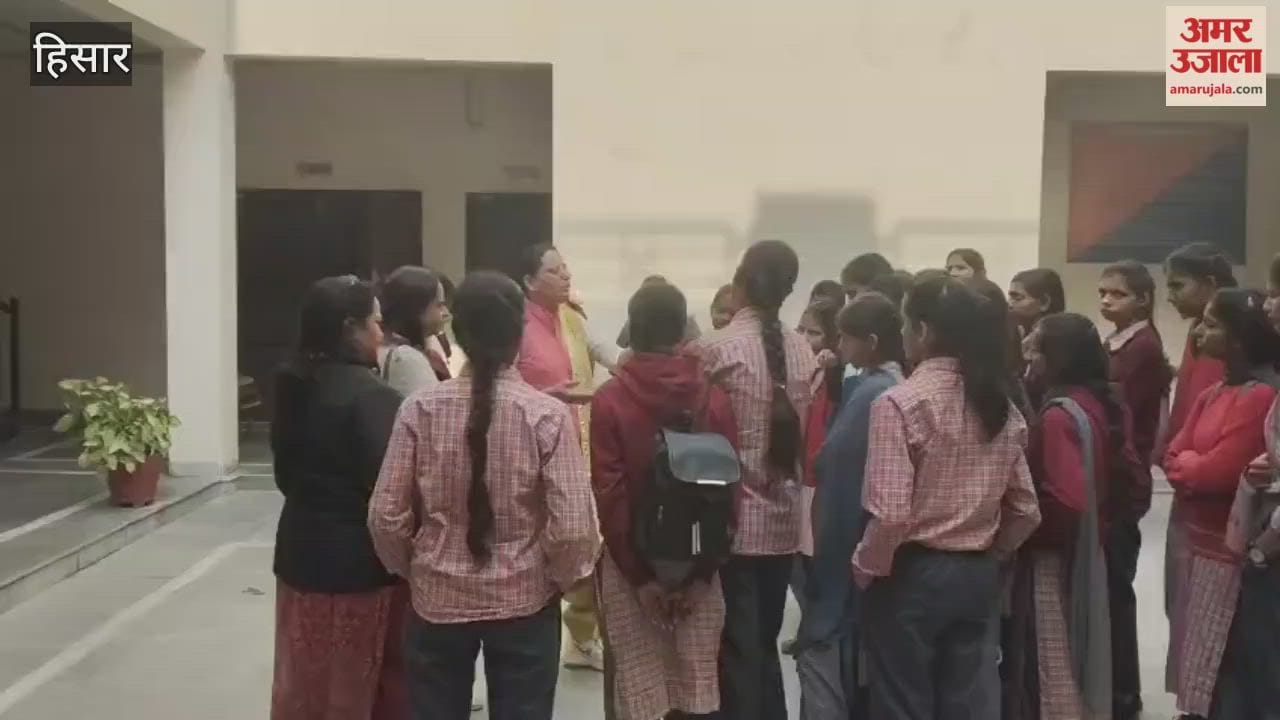 Students from Niyana in Hisar visited the women's police station, and the students said...