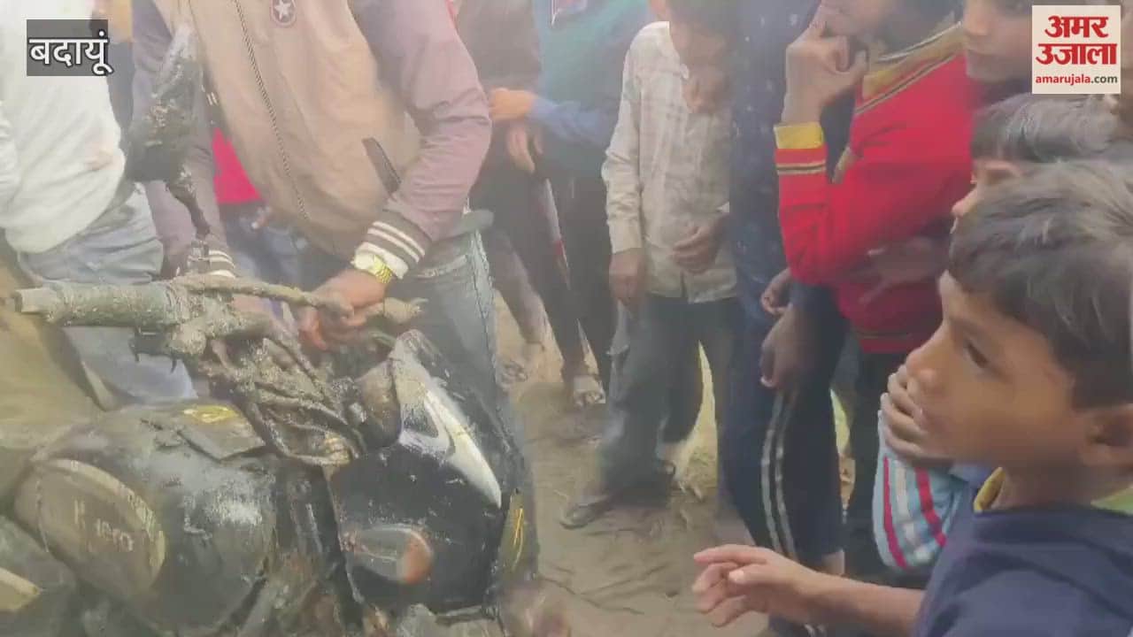 Budaun robbery case Police recovered the robbers bike from a pond