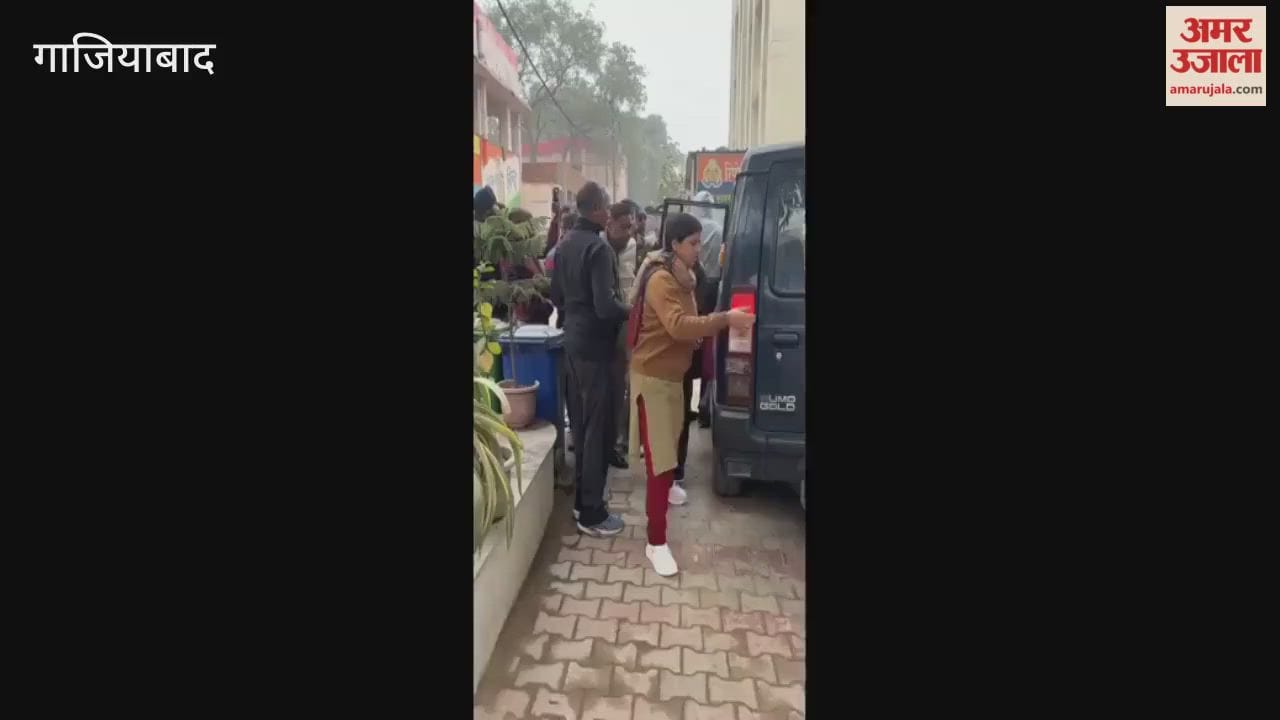 female sub-inspector and constable caught red-handed while accepting bribe