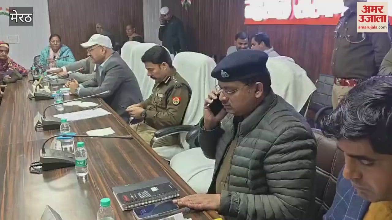 Meerut: At the grievance redressal day in Sardhana tehsil, District Magistrate V.K. Singh was strict