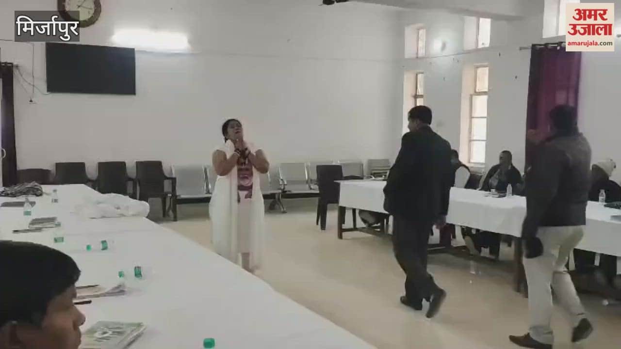 woman folded hands said in tehsil office news will reach Modi and Yogi uncles