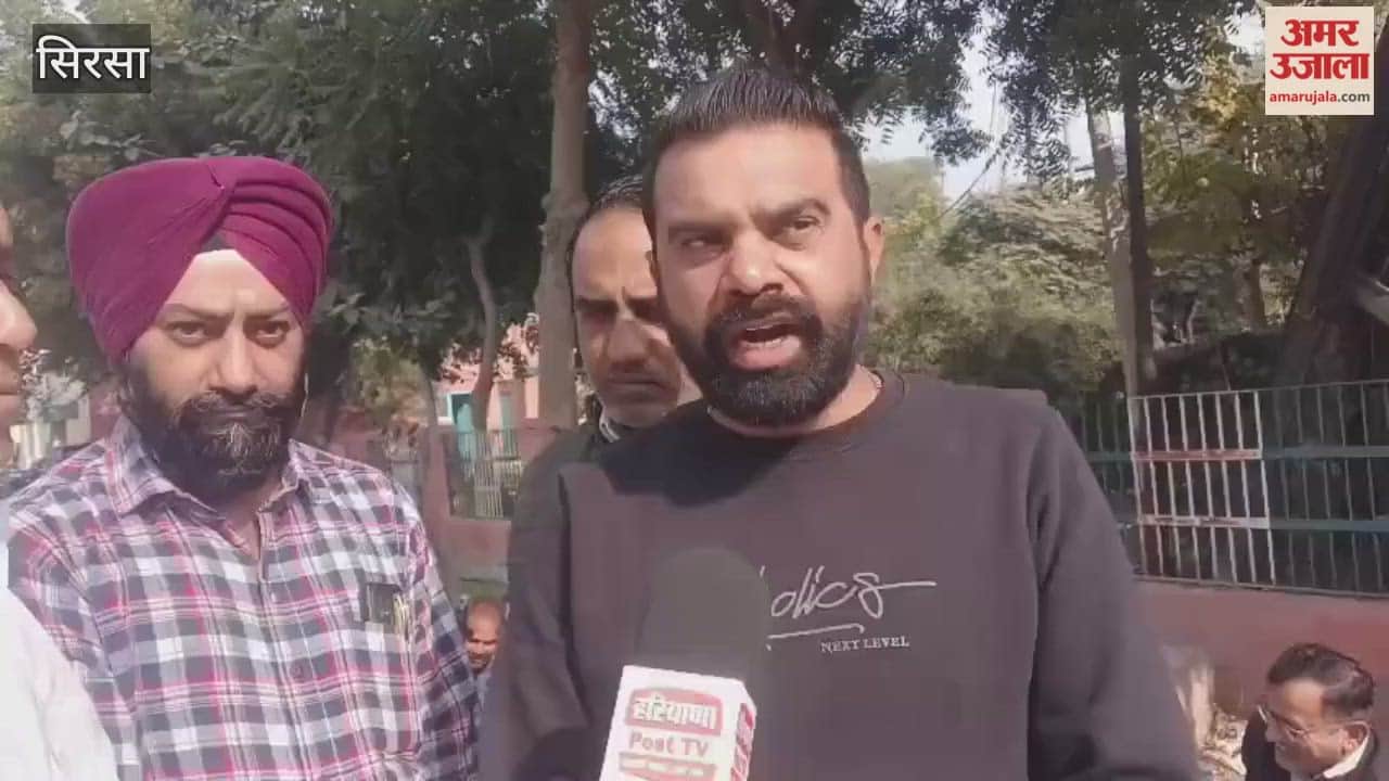 Electricity employees in Sirsa staged a protest at the circle office to press for their demands