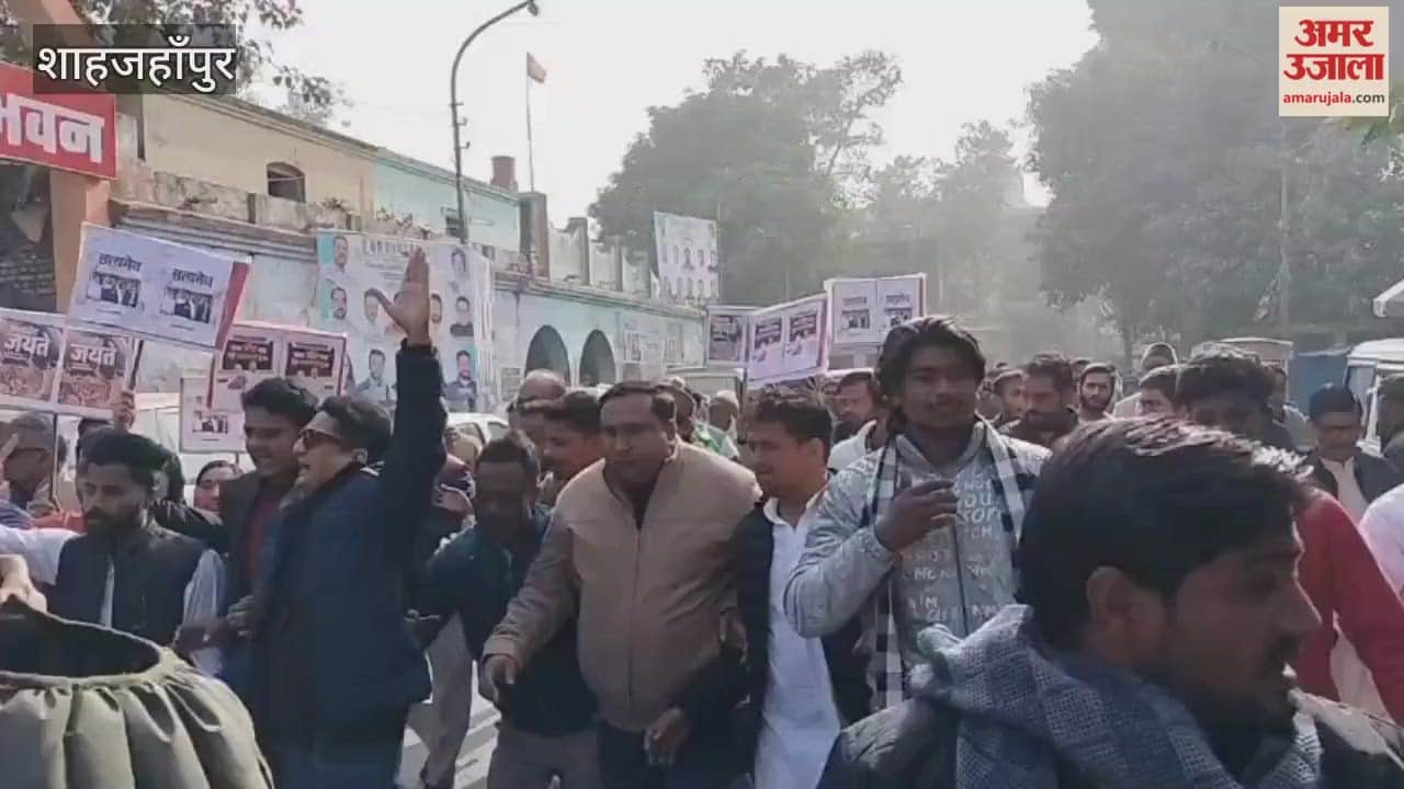 Congress workers clashed with police while attempting to surround the BJP office in Shahjahanpur